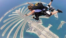 娱乐吃瓜酱跳伞视频下载